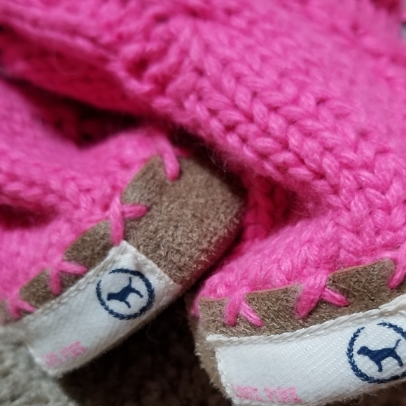 SOLD-Warm+Cozy-VICTORIA'S SECRET Pink Grey Striped Pom Knitted MukLuk Slippers - Picture 4 of 8
